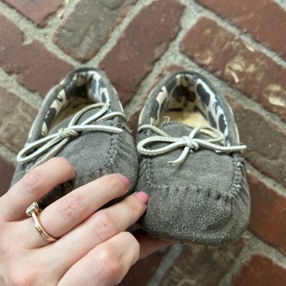 UGG Grey Leather Ryder Slippers Elephant Liner Size 3 - Picture 7 of 7